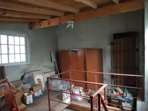 CASA EN LOTE PROPIO A RECICLAR