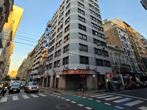 Alquiler. Oficina 36 m2. Muy Luminosa. Zona Tribunales. Muy buen estado.