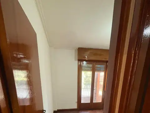 3 AMB CFTE 70 M2 CON BALCON 1° PISO POR ESCALERA - IMPECABLE - BAÑO Y COCINA NUEVO BAJAS EXPENSAS LAV CUBIERTO