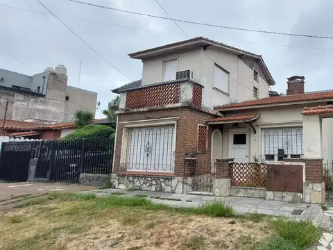 Linda Casa ! Excelentes Accesos ! Muy lindo Barrio !