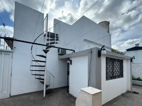 Casa en Alquiler con 1 cochera