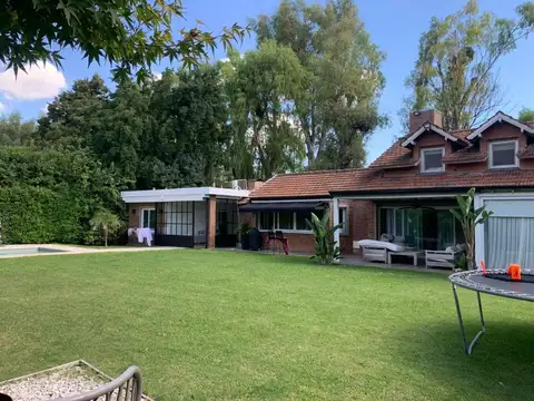 CASA VENTA PILAR MAYLING  con dormitorio principal en PB