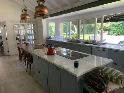 CASA VENTA PILAR MAYLING  con dormitorio principal en PB