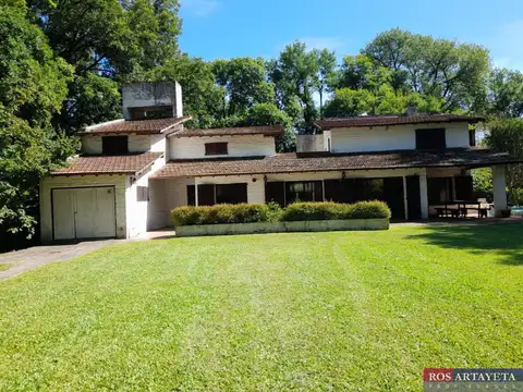 Casa en venta c/ cochera en La Lonja