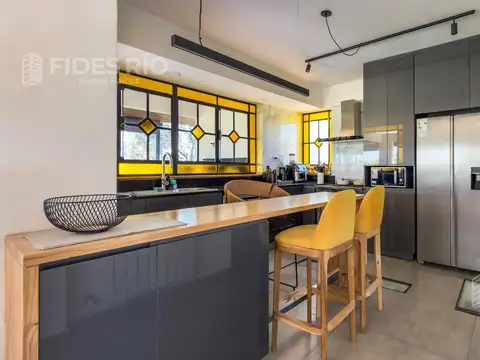 Casa 6 ambientes con 3 baños