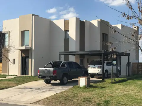 Casa en venta en El Canton Barrio Islas a la laguna 