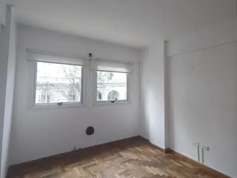 Oficina en Alquiler con 1 cochera