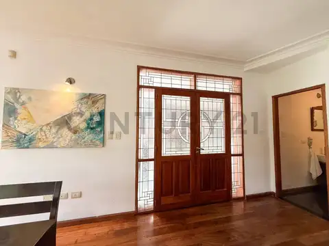 Casas en venta 4 dormitorios Gonnet entre caminos con pileta
