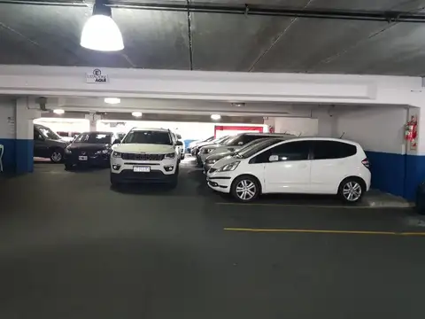 Excelente Propiedad Comercial de Cocheras 1.200 metros cuadrados en planta baja y primer piso