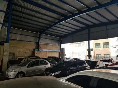 Excelente Propiedad Comercial de Cocheras 1.200 metros cuadrados en planta baja y primer piso