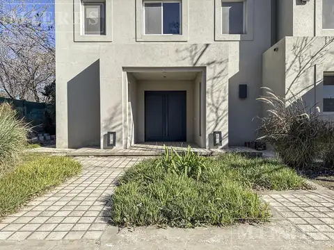 Casa en Venta en Los Senderos II, USD 360.000