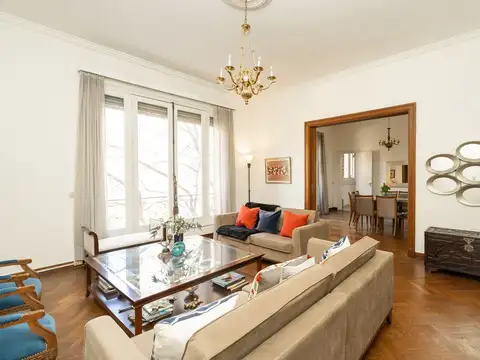 Departamento clásico en edificio Estrugamou.