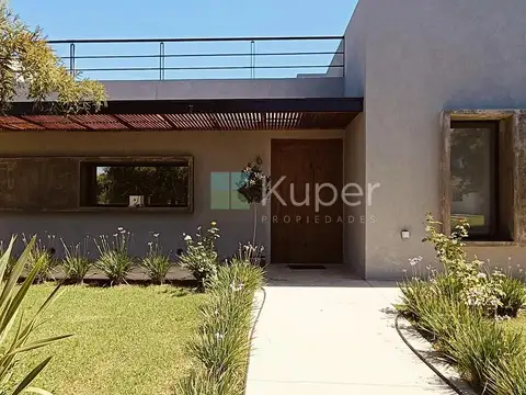 Casa 3 ambientes con 2 baños