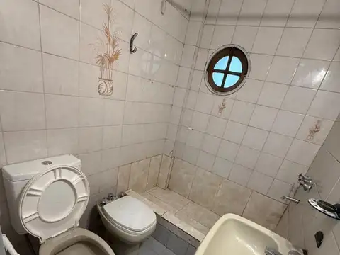 TIPO CASA EN AVELLANEDA CENTRO