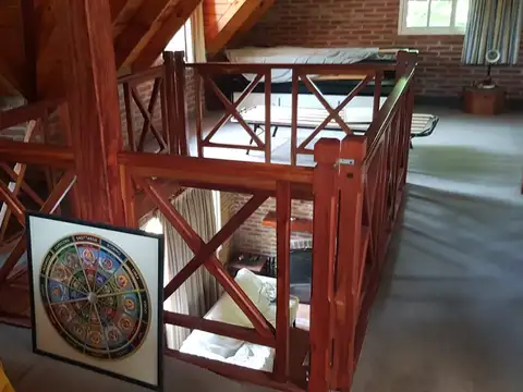 Excelente quinta ideal vivienda permanente sobre lote de 1761m2, Muy buena calidad de construcción.