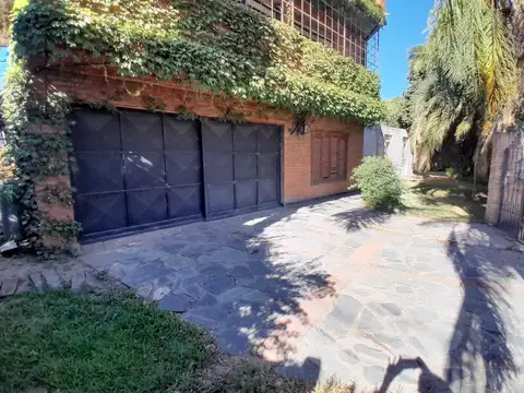 VENTA CASA + DEPTO CON PILETA EN ARGUELLO CÓRDOBA