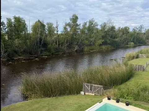 Casa al lago 3 dormitorios mas escritorio en alquiler