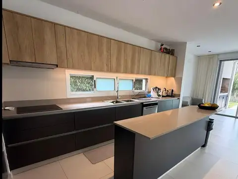Casa en Alquiler en Puertos - Acacias, USD 2.600