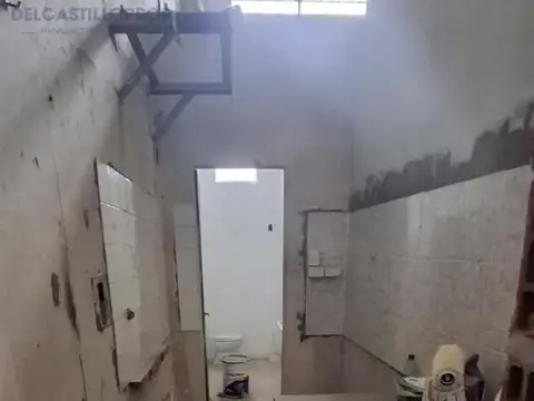 Casa 5 ambientes con 1 baño