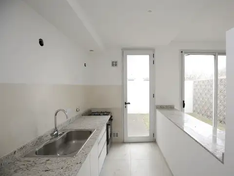 Casa 3 ambientes con 1 baño