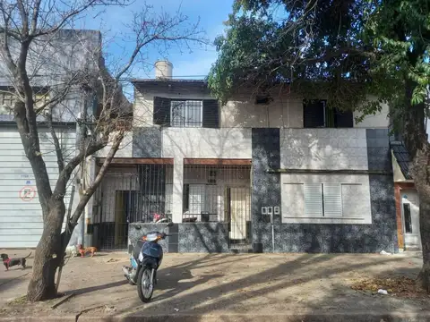 Departamento de pasillo con patio EN NEGOCIACION