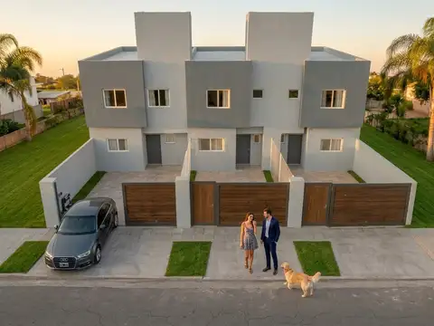 Casa Moderna Dúplex Tierra Nueva Fisherton 2 Dormitorios Gas Natural Jardín Cochera Seguridad (a Estrenar Marzo 2027).