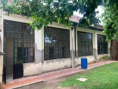 Casa en Alquiler con 4 cocheras