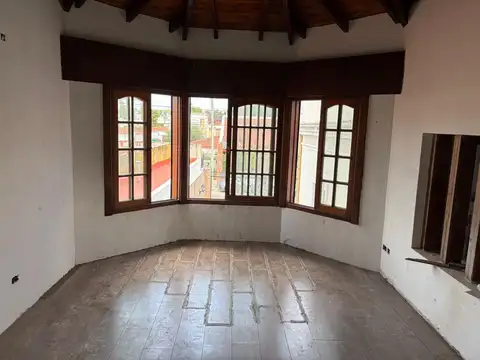 Casa en Alquiler con 4 cocheras