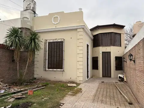 Casona- 11 ambientes, en alquiler en San Andres. Uso Comercial/Profesional/ Centro medico/Instituto enseñanza o de Danzas