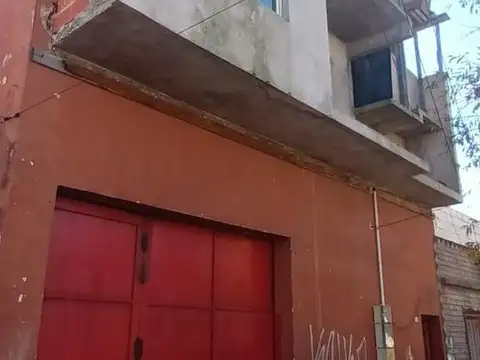 Excelente Galpón con 8 Departamentos. En Block 