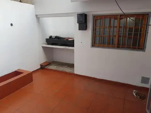 Depto Tipo Casa en Alquiler en Parque Patricios, $ 600.000