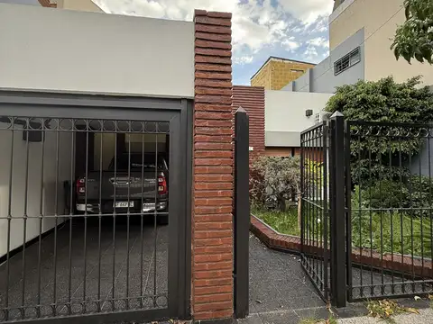 Chalet 4 amb c/ Patio y Cochera en Venta, Ramos Mejia Sur.