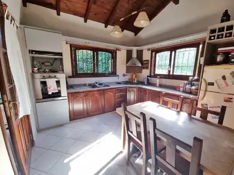 Casa en Alquiler con 2 cocheras