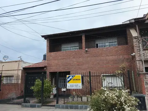 Casa 4 Ambientes con Garage y Quincho en Venta - Castelar Sur