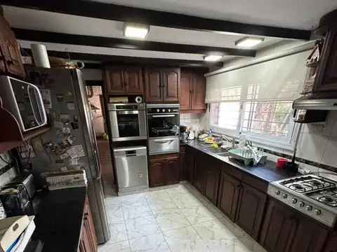 Casa 6 ambientes con 4 baños
