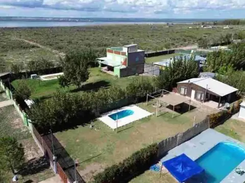 Casa 2 ambientes con 1 baño