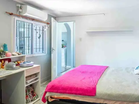 CASA EN VENTA CON PATIO Y PILETA GRO. BAIGORRIA