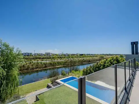 VENTA DE CASA EN COSTAS - PUERTOS DEL LAGO