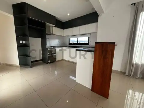 Casa 7 ambientes con 2 baños