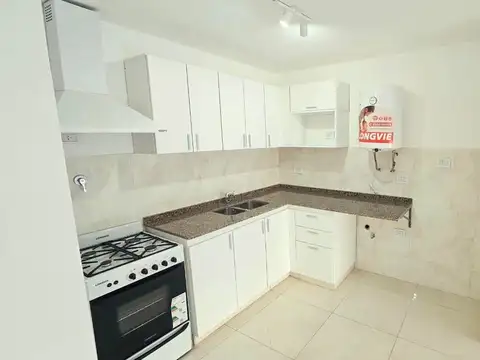 Departamento  monoambiente con balcón al frente en Alquiler en Morón, G.B.A. Zona Oeste, Argentina