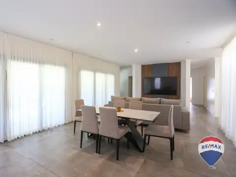 Casa 6 ambientes con 2 baños