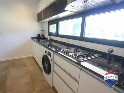 CASA  6 AMBIENTES EN VENTA  PRINCIPADO CON PILETA