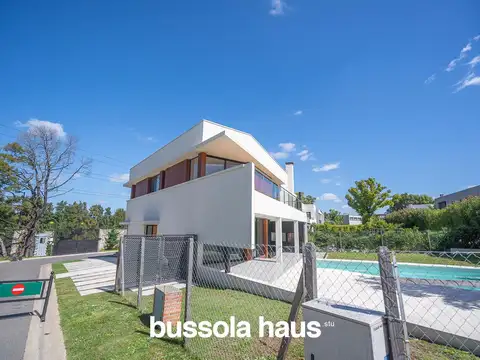 Casa en venta 6 ambientes barrio cerrado en la Horqueta