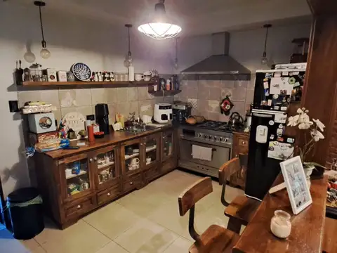 Casa 6 ambientes con 2 baños