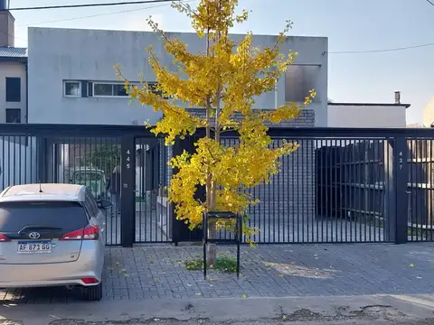 Casa · 115m² · 3 ambientes · 2 cocheras , parque. city bell