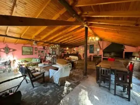 Quinta en Pilar Centro con parque de 4.162 m², pileta y casa de huéspedes