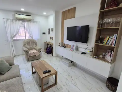 VENTAS CASA 3 AMBIENTES JARDIN PISCINA CASTELAR