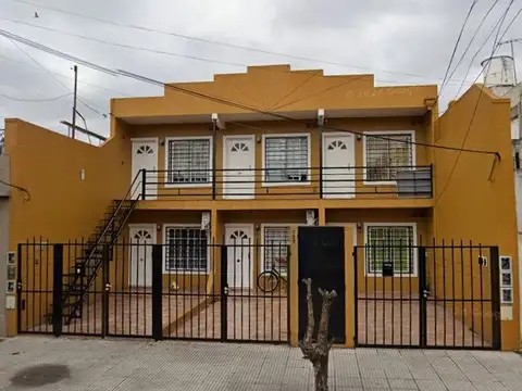 * PH PLANTA BAJA 2 AMBIENTES, CON PATIO Y ENTRADA PARA AUTO * NO PAGA EXPENSAS *