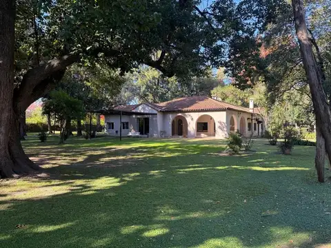 Los Troncos Cc, La Lonja 1000