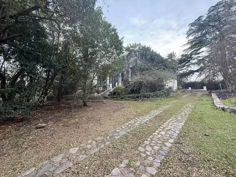 Casa en Venta con 3 cocheras